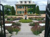 Springwood - courtyard garden